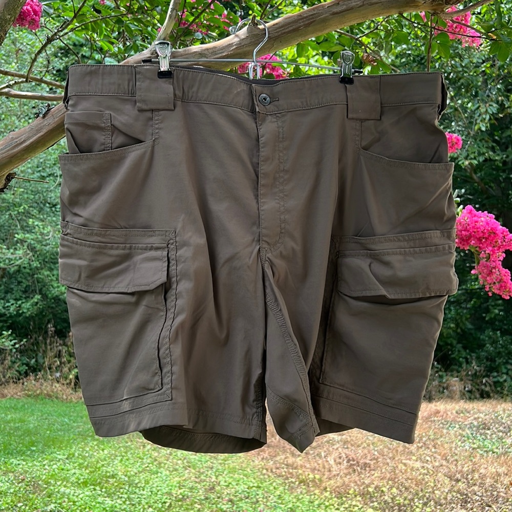 Duluth Trading Co shorts